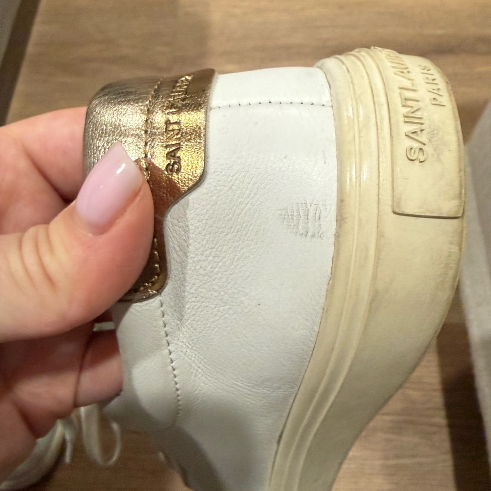 Saint Laurent White/Gold Low Cut Leather Lace-Up Sneakers - Picture 13 of 16